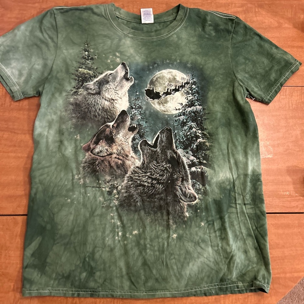 Gildan green tye dye wolf Santa Tshirt 2014 size medium